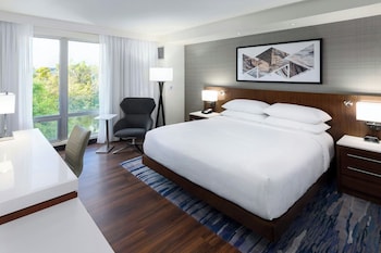 Executive Suite, 1 King Bed, River View