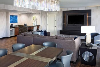 Presidential Suite, 1 King Bed, River View