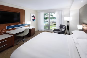Room, 1 King Bed, River View