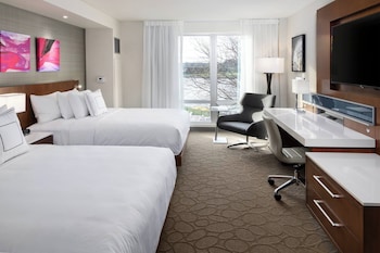 Room, 2 Queen Beds, River View (Hearing Accessible)