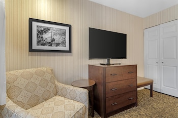 Standard Room, 1 King Bed, Non Smoking, Microwave