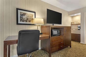Standard Room, 1 King Bed, Non Smoking, Refrigerator & Microwave