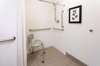 Room, 2 Queen Beds, Accessible, Non Smoking