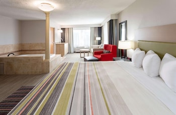 Suite, 1 King Bed, Non Smoking
