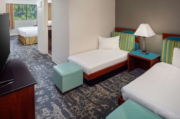 Family Room w Toddler Beds