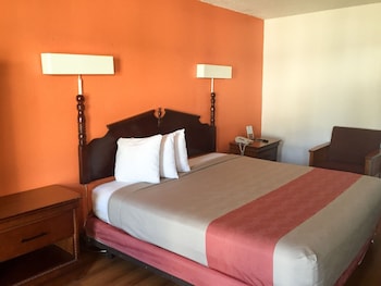 Standard Room, 1 King Bed, Accessible, Non Smoking