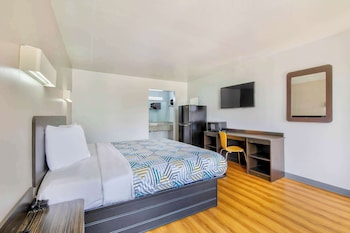 Standard Room, 1 King Bed, Accessible, Non Smoking