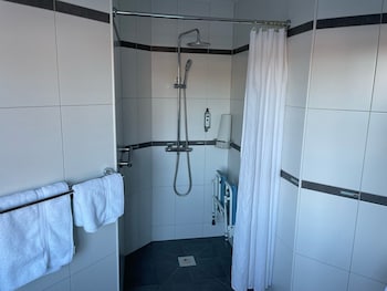 Standard Room, 2 Twin Beds, Accessible, Non Smoking