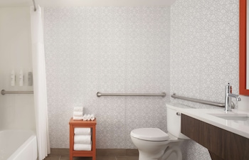 Room, 1 Queen Bed, Accessible, Bathtub (Mobility & Hearing)
