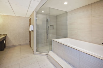 Suite, 1 King Bed, Kitchenette