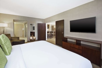 Suite, 1 King Bed, Kitchenette