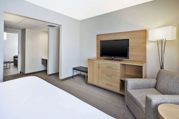 Suite, 1 King Bed, Corner
