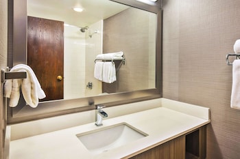 Suite, 1 King Bed, Corner