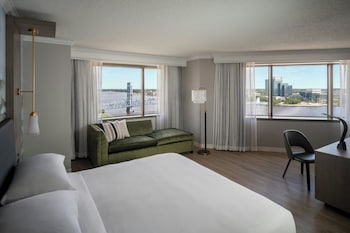 Room, 1 King Bed, River View