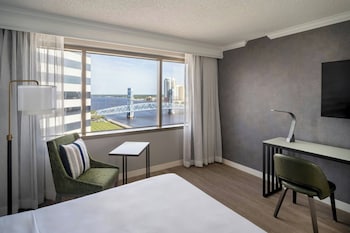 Room, 1 King Bed, River View