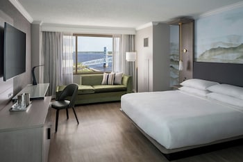 Room, 1 King Bed, River View