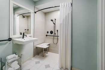 Room, Multiple Beds, Roll-in Shower, Non Smoking (Sunset View, Roll-In Shower)