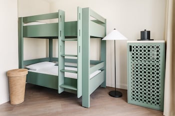 Room, Multiple Beds, Roll-in Shower, Non Smoking (Sunset View, Roll-In Shower)