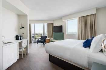 Room, Multiple Beds, Roll-in Shower, Non Smoking (Sunset View, Roll-In Shower)