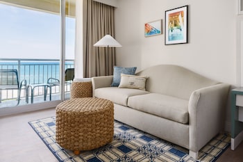 Standard Room, 1 King Bed, Oceanfront