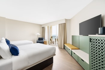 Deluxe Room, 2 Queen Beds, Ocean View