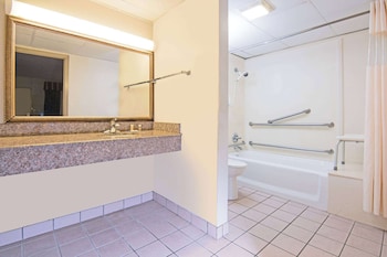 Room, 1 King Bed, Accessible, Non Smoking (Mobility,Tub w/Grab Bars)