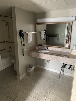 Room, 1 Queen Bed, Accessible, Non Smoking (Mobility,Tub w/Grab Bars)