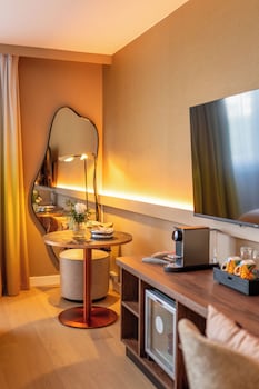 Deluxe Room, 1 King Bed