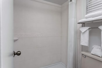 Studio Suite, 1 King Bed with Sofa bed, Non Smoking