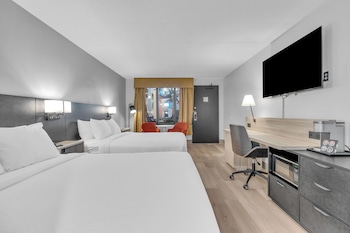 Standard Room, 2 Queen Beds, Refrigerator & Microwave, Ground Floor (Pet Friendly)
