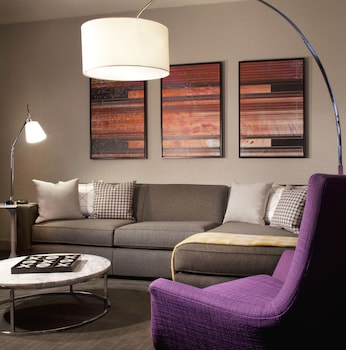 Regency, Suite