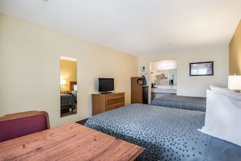 Standard Room, 2 Queen Beds, Non Smoking