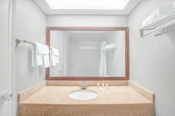 Standard Room, 1 King Bed, Jetted Tub