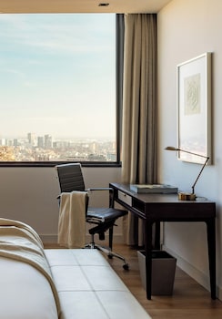 Red Level Two Bedroom Suite (3+1)