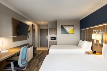 Standard Room, 2 Queen Beds (Bath Shower Combination)
