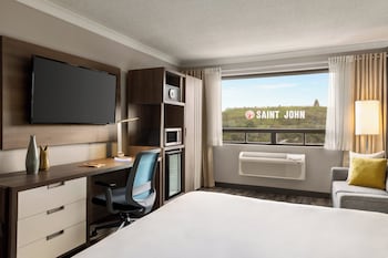 Standard Room, 1 King Bed, Roll-in Shower (Mobility Accessible)