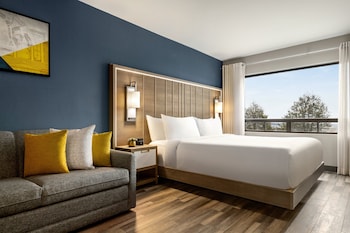 Premium Room, 1 King Bed with Sofa bed