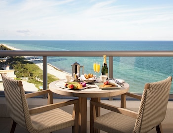 Ocean View Junior Suite King with Balcony Accessible