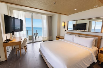 One Bedroom Oceanfront Suite King with Balcony