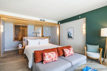 Oceanfront Junior Suite King with Balcony