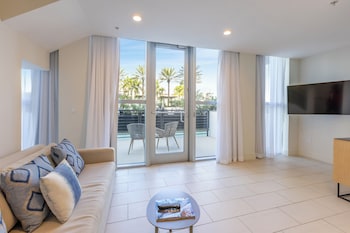 Bi-Level Loft King with Patio