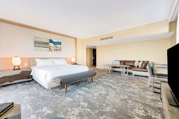 Oceanfront Suite King with Balcony