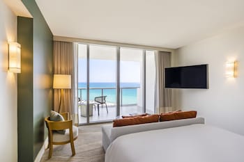 Oceanfront Junior Suite King with Balcony