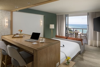Ocean View Junior Suite King with Balcony Accessible