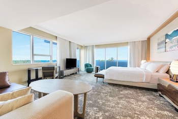 Oceanfront Suite King with Balcony