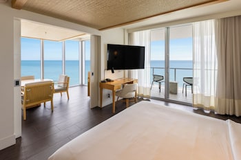 One Bedroom Oceanfront Suite King with Balcony