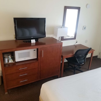 Standard Room, 1 King Bed, Non Smoking, Refrigerator & Microwave