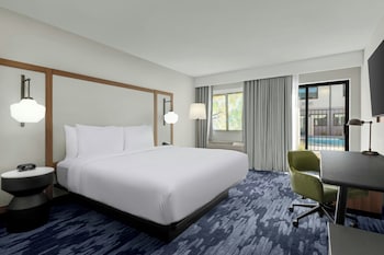 Room, 1 King Bed, Pool View