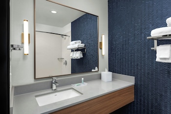 Room, 2 Queen Beds, Accessible Bathtub