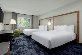 Room, 2 Queen Beds, Pool View
